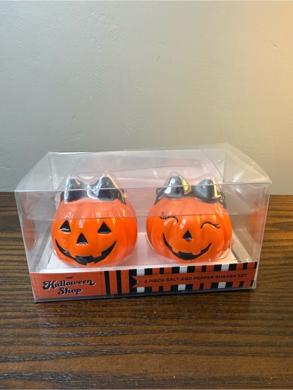 The Halloween Shop 2-Piece Pumpkin Jack-O'-Lantern Salt & Pepper shakers
